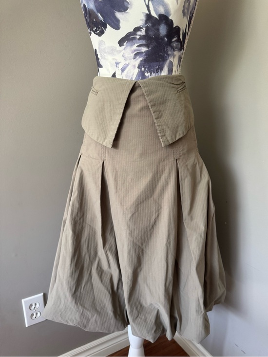 SUB.R Dresses & Skirts - SUB.R High-Waist A-Line Bubble Hem Midi Skirt in Khaki